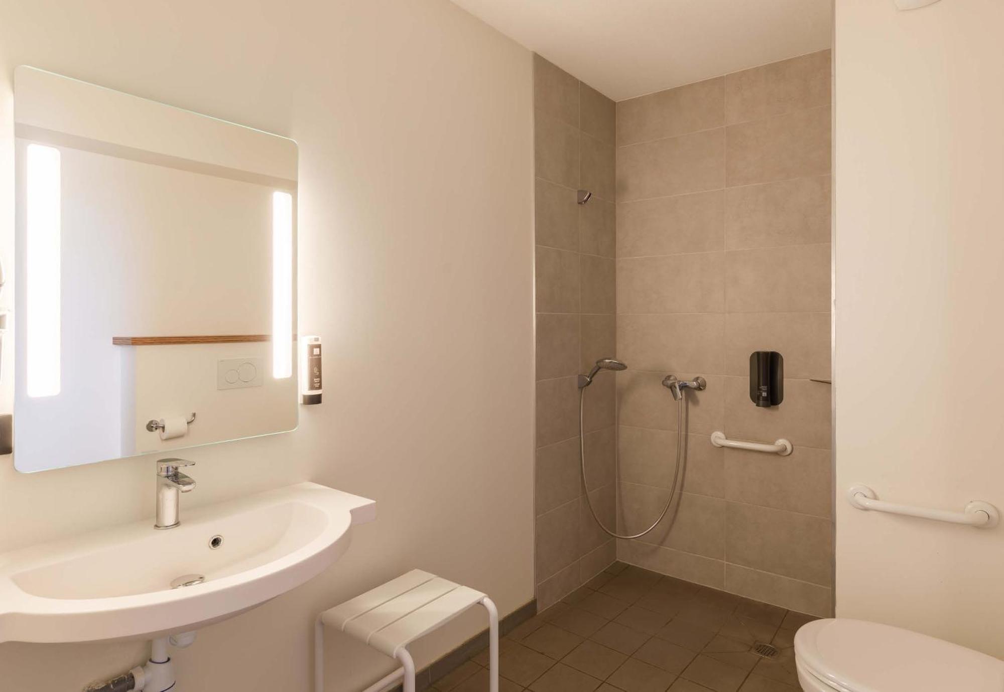 B&B Hotel Clermont-Ferrand A71-A75 La Meridienne Екстериор снимка