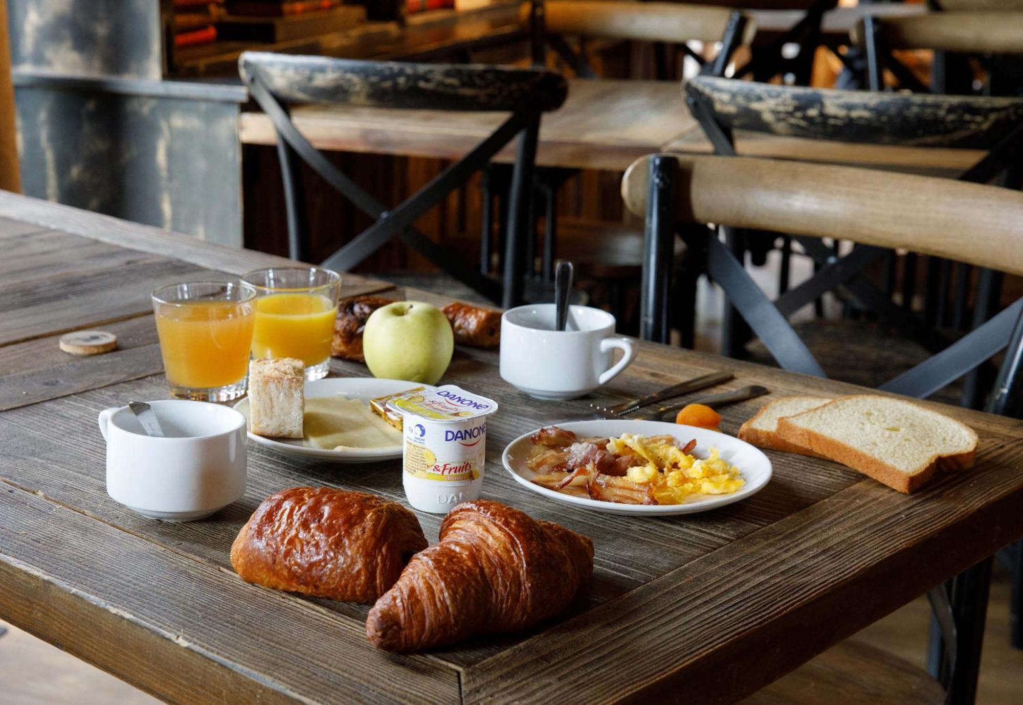 B&B Hotel Clermont-Ferrand A71-A75 La Meridienne Екстериор снимка